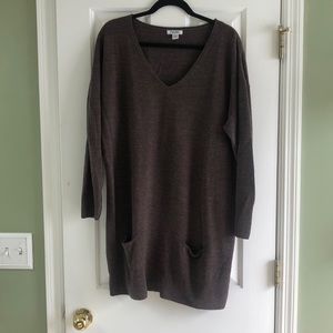 Brown sweater with pockets!